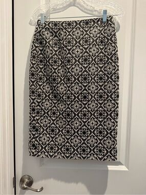 Zara Black and White Damask Pencil Skirt size medium L25”